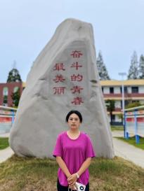 刘玥  政治教研组组长